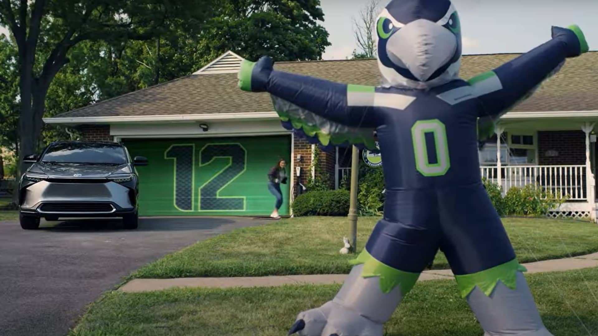 Automakers up NFL advertising after pullback [Video]