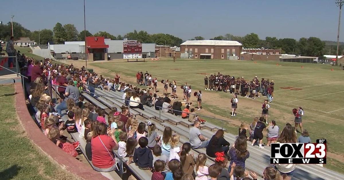 Video: Barnsdall community rallies around football team for 1st home game since deadly tornado | News [Video]