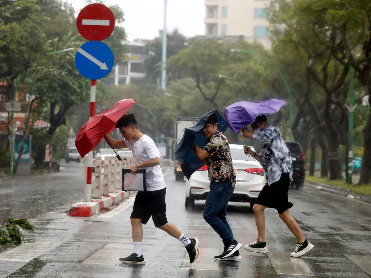 Super Typhoon Yagi latest: Powerful storm makes landfall as Vietnam orders evacuations and closes airports [Video]