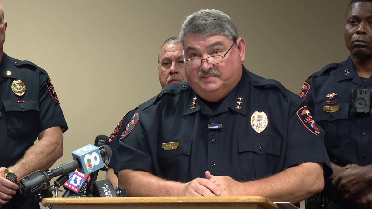 Lakeland police chief finds officers