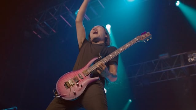 DRAGONFORCE’s HERMAN LI Isn’t Bothered By Online Criticism: ‘I’ve Got Some Kind Of Superpower’ [Video]