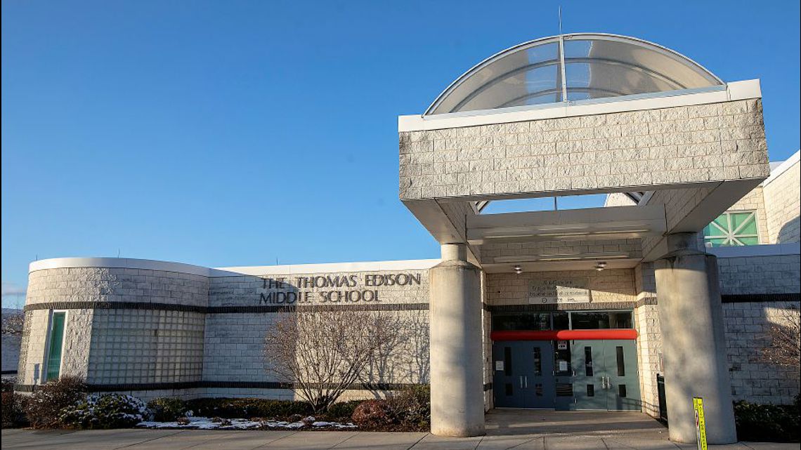 Meriden middle school students receive threats via “Snapchat” [Video]