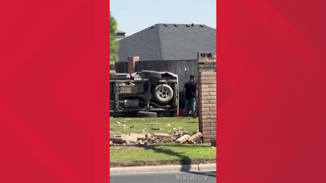 Car goes through brick wall in Odessa [Video]