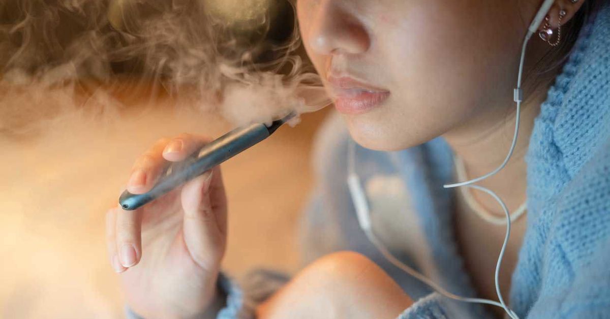 Vaping a gateway to smoking for Aussie teens, study shows [Video]