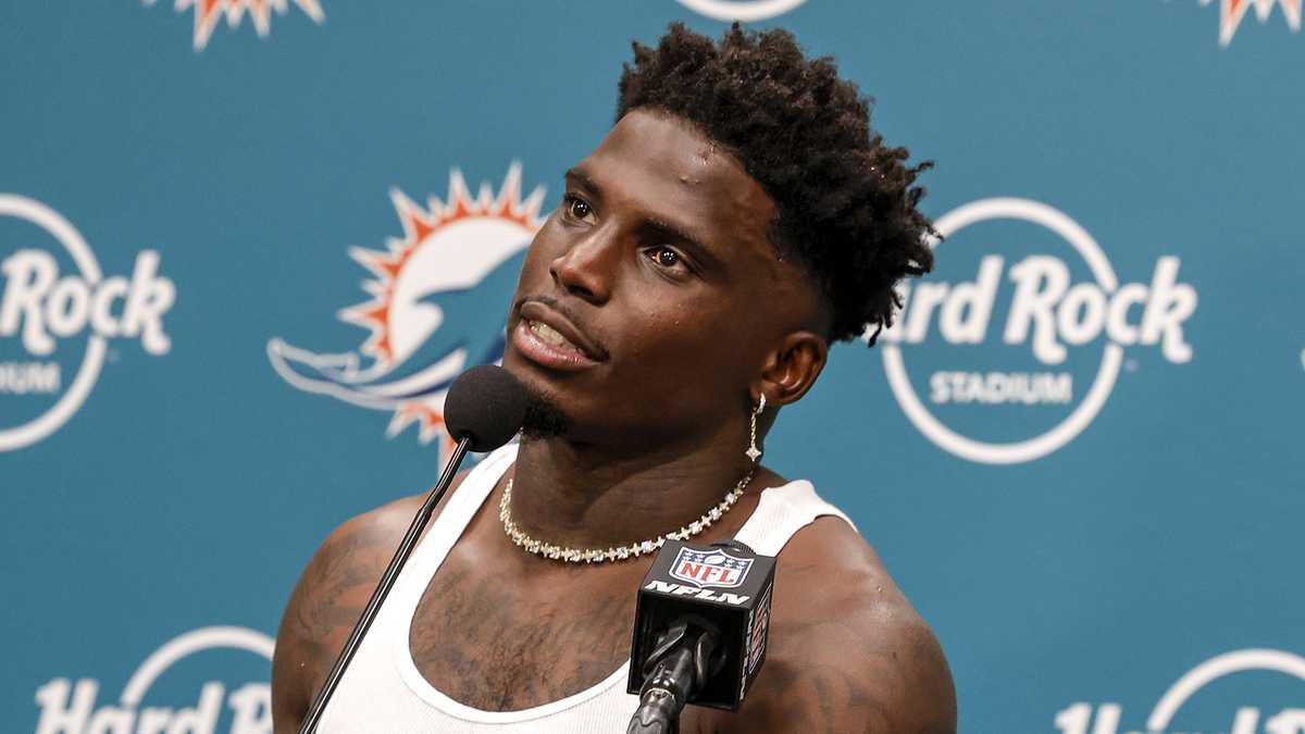 Tyreek Hill admits some regrets but calls for officer who detained him to be fired [Video]