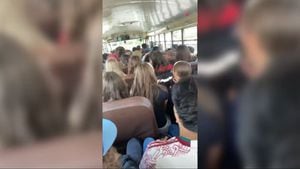 Photo showing kids sitting in the aisle on Lake Stevens bus draws concerns [Video]