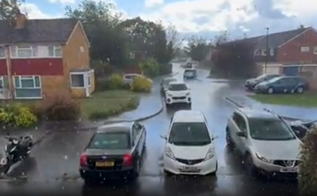 Hailstones fall in London as Arctic blast sends temperatures tumbling [Video]