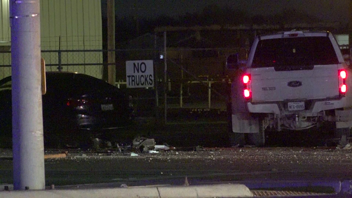 One dead in major crash at Andrews Highway and Yukon [Video]