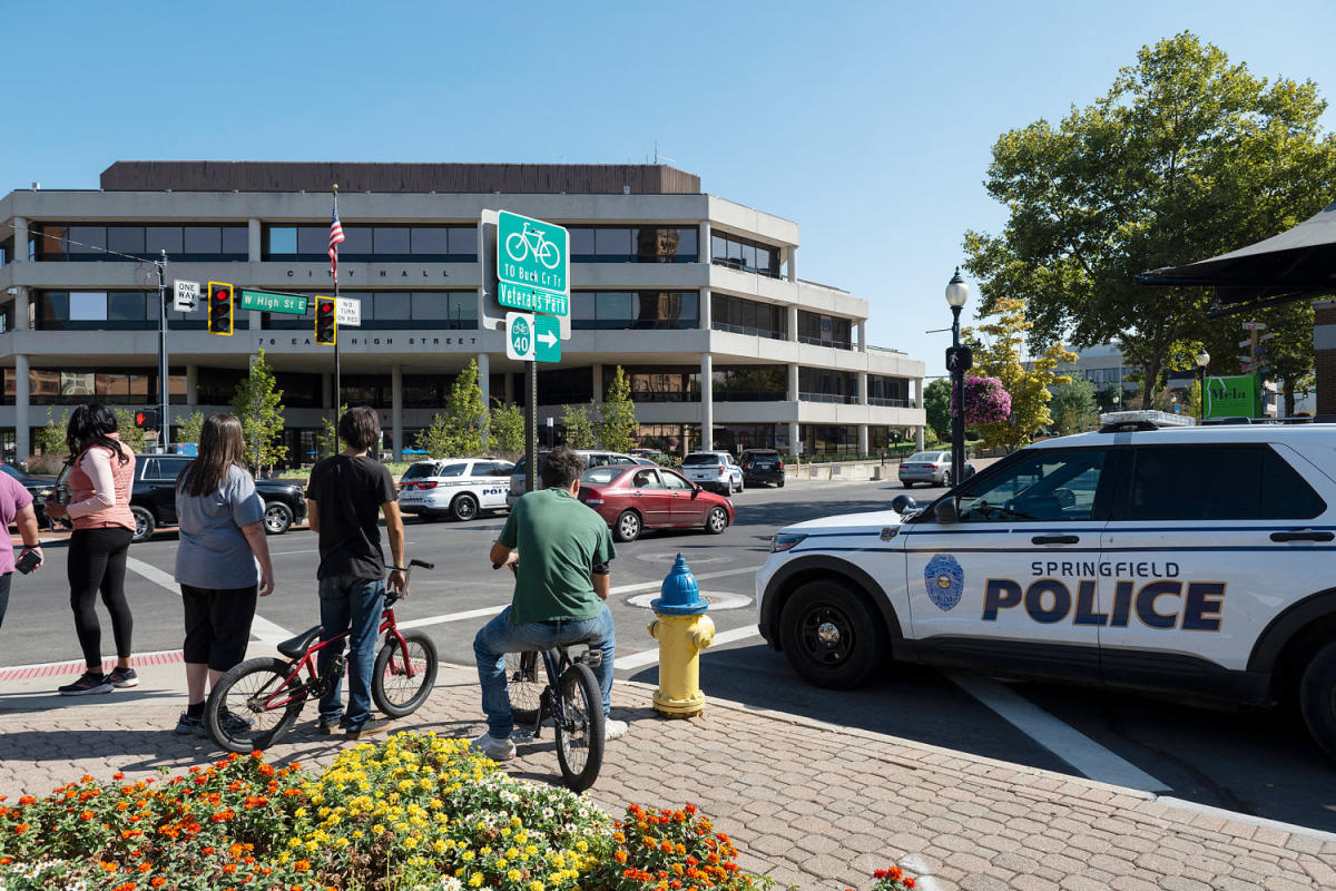 Bomb threats force second consecutive day of school closures in Springfield, Ohio [Video]