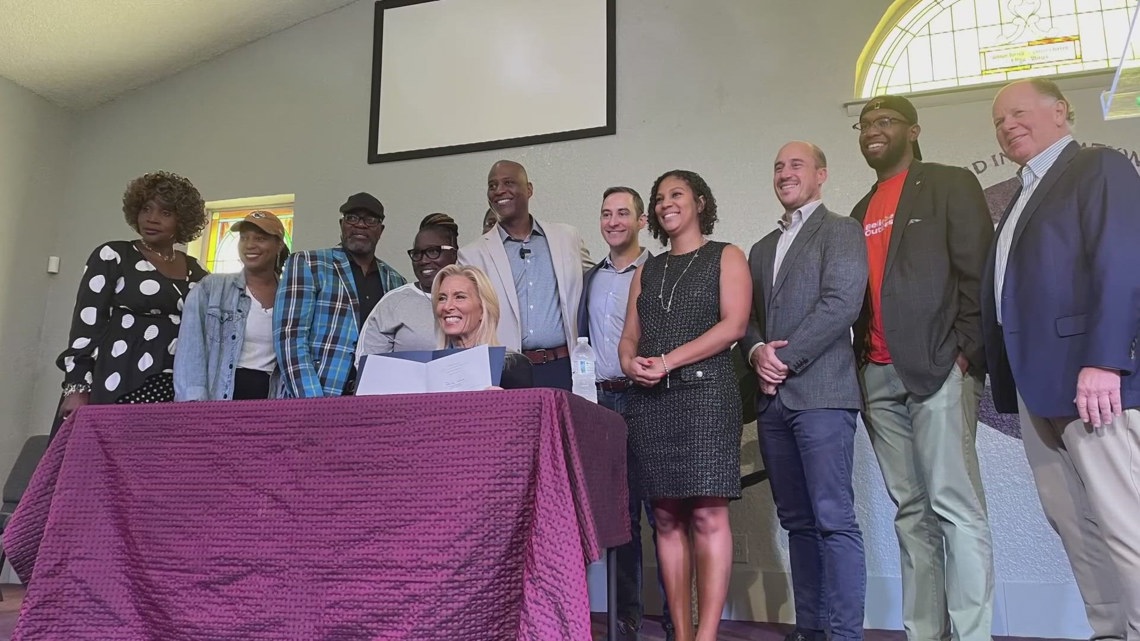 Mayor Donna Deegan signs Community Benefits Agreement [Video]