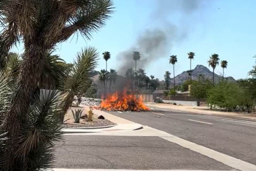 Trash fire from Phoenix garbage truck causes it to drop the load in a neighborhood [Video]