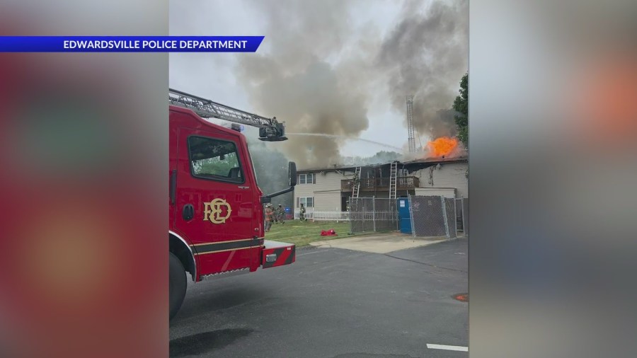 Nearby workers help Edwardsville apartment residents escape fire [Video]