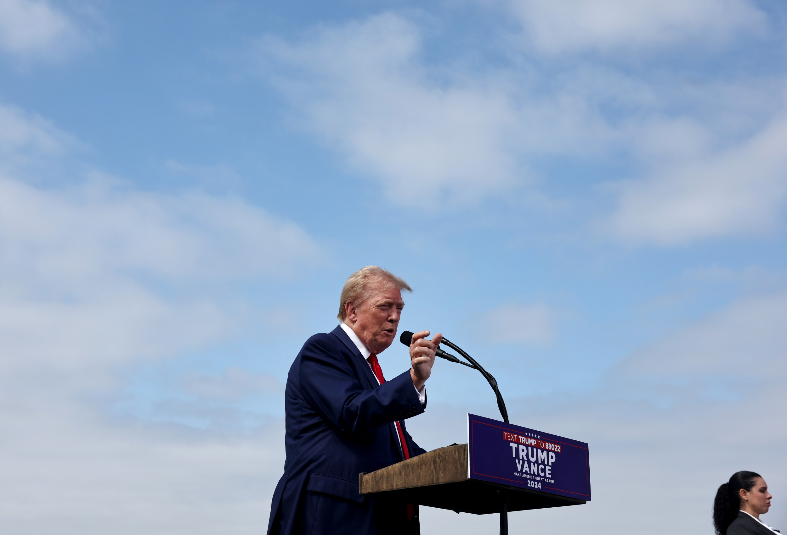 Trump Promises Mass Deportations Will Begin in Springfield and Aurora [Video]