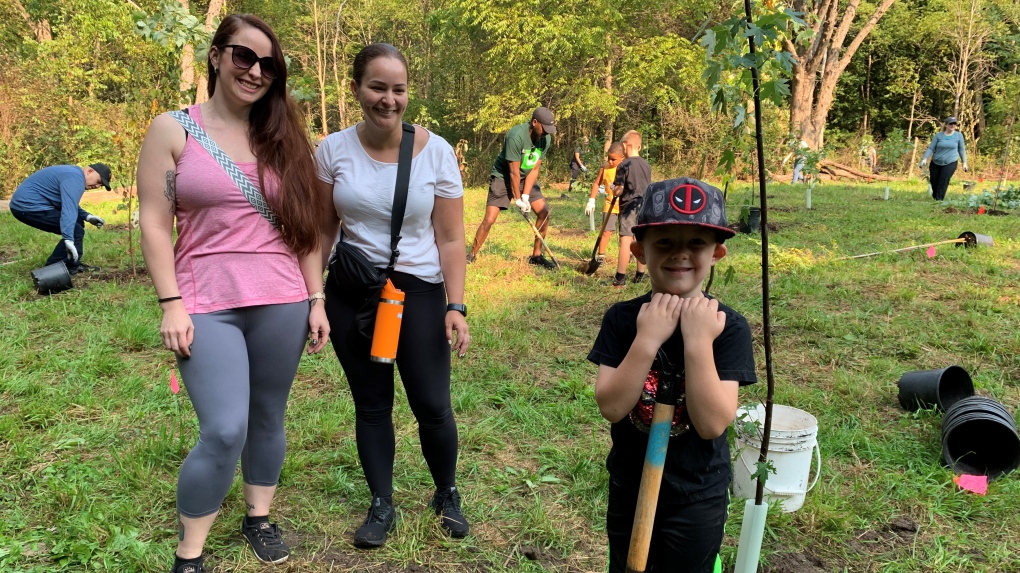 Volunteers plant trees along Kettle Creek [Video]