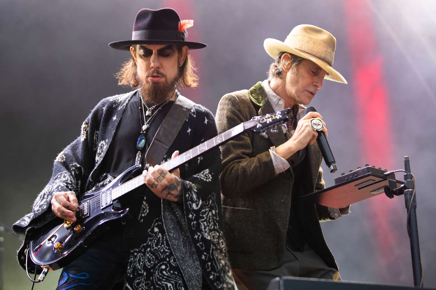 Perry Farrell Throws Punch at Dave Navarro During Janes Addiction Concert [Video]