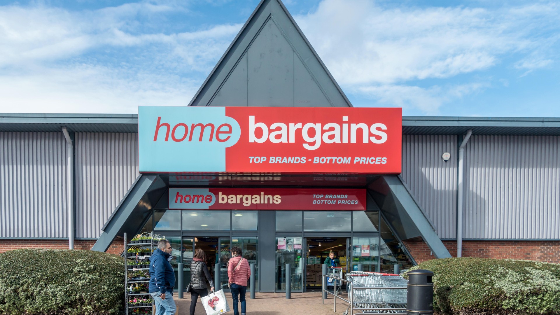 Home Bargains shoppers flock to store to buy ‘gorgeous’ drink perfect for chilly weather with sachets only 11p each [Video]