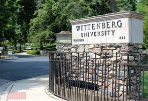 Wittenberg University moves classes online Monday following bomb threat [Video]