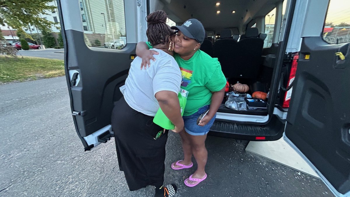 Hartford community helps displaced residents amid apartment fire damage, thefts  NBC Connecticut [Video]