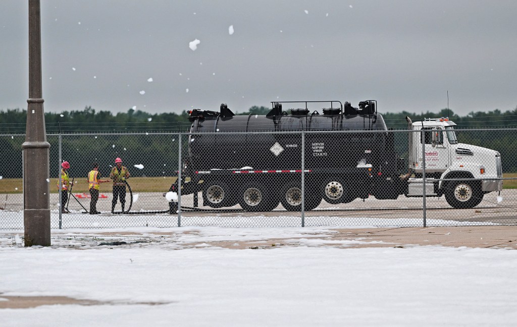 Delegation pushes Navy to help with Brunswick chemical spill [Video]