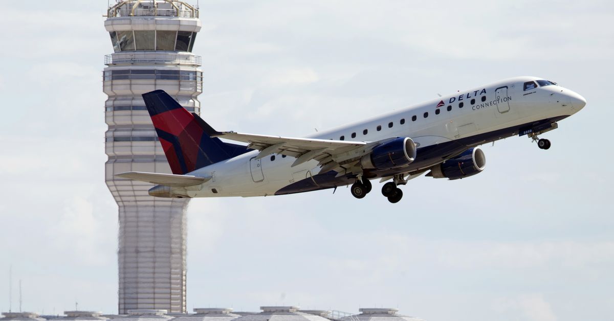 Cabin pressure issue on Delta flight causes bloody ears and noses for passengers [Video]