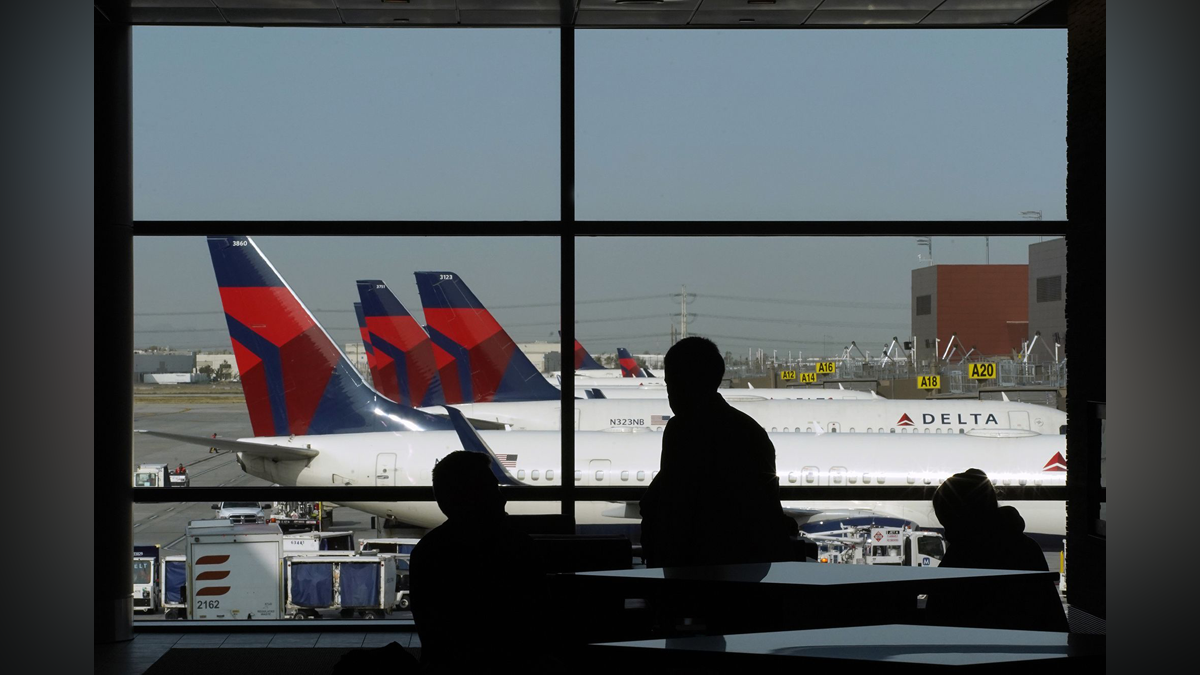 Cabin pressure issue on Delta flight causes bloody ears and noses for passengers – Boston News, Weather, Sports [Video]