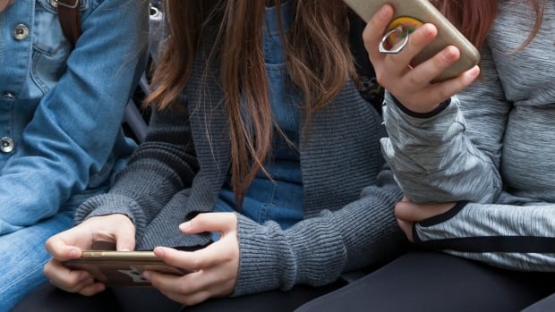 Instagram’s new teen accounts add protections. Experts say it’s not enough [Video]