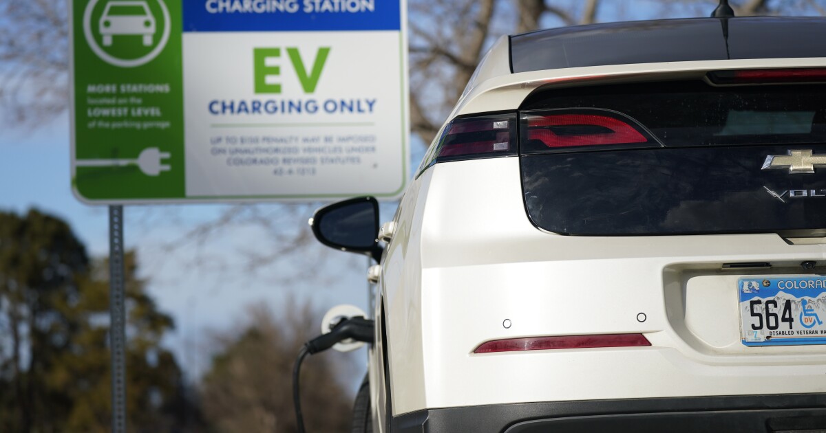 GM offering adapters to help electric vehicle owners access Tesla chargers [Video]