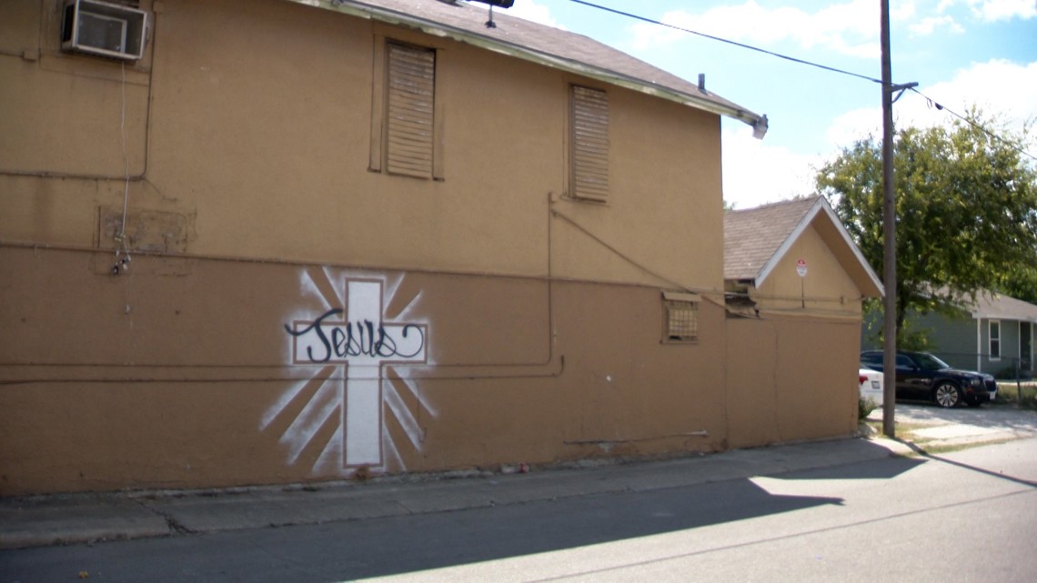 New San Antonio center looks to help struggling neighbors [Video]