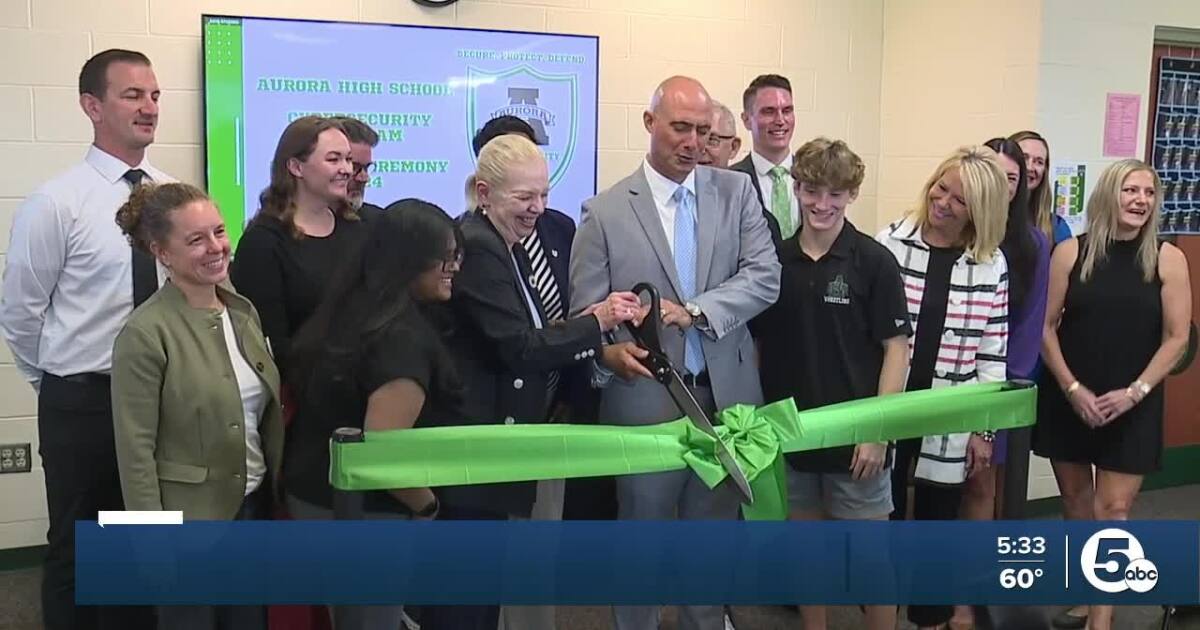 Aurora City Schools get the big scissors out for launch of new tech course [Video]