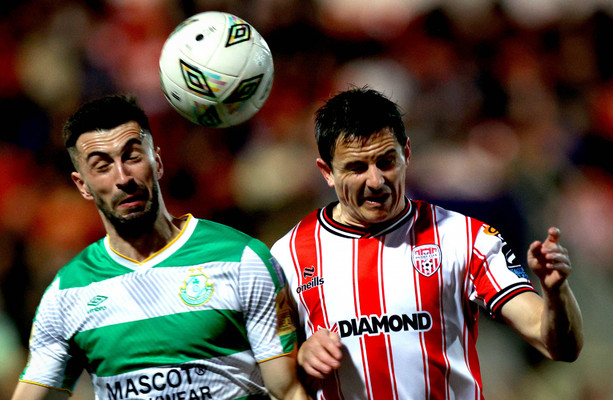 Late penalty drama as Derry City draw with Shamrock Rovers in LOI title race [Video]