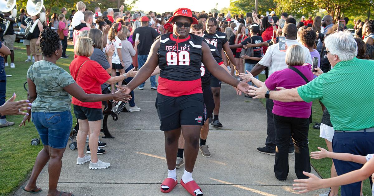 Opelika holds downtown pep-rally for homecoming [Video]