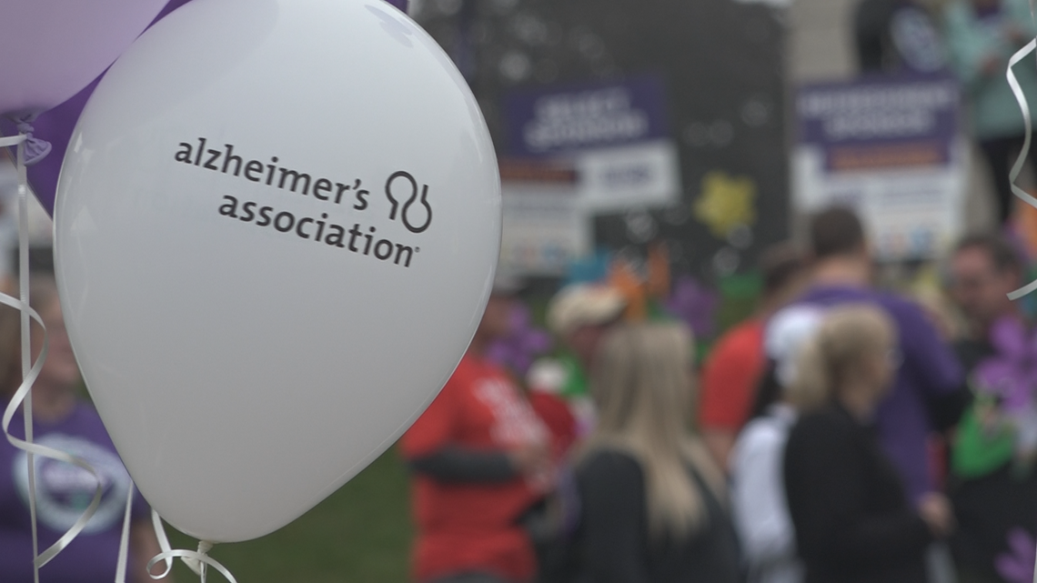 Walk to End Alzheimer’s brings crowds to Holland [Video]