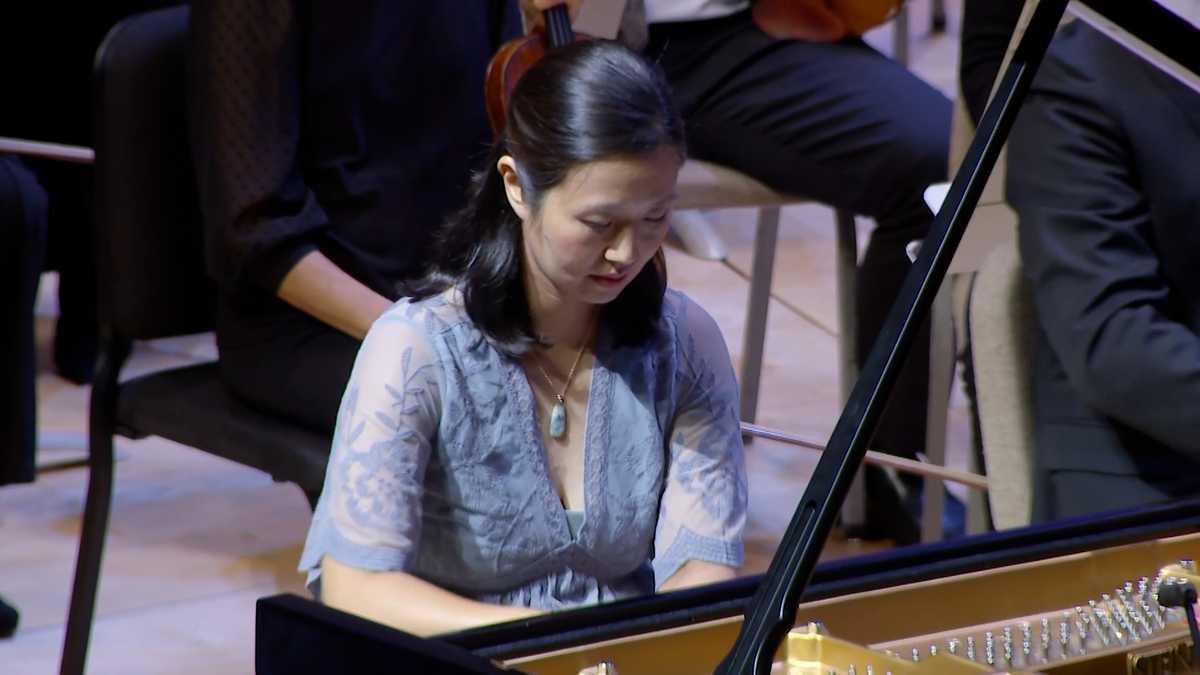 Mayor dazzles with piano performance at Boston Symphony Orchestra’s free concert [Video]