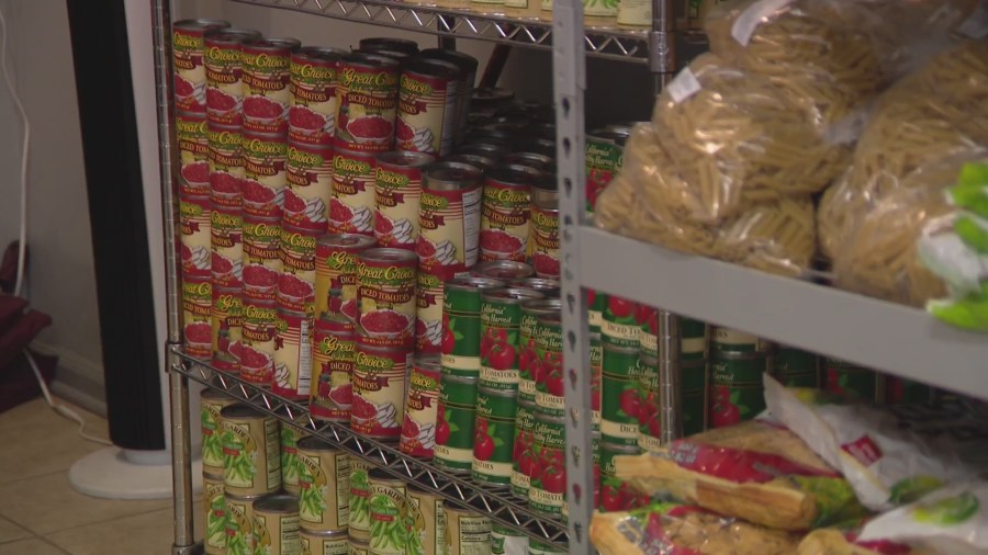 Pastor opens food pantry in West Side neighborhood to bridge food gap [Video]