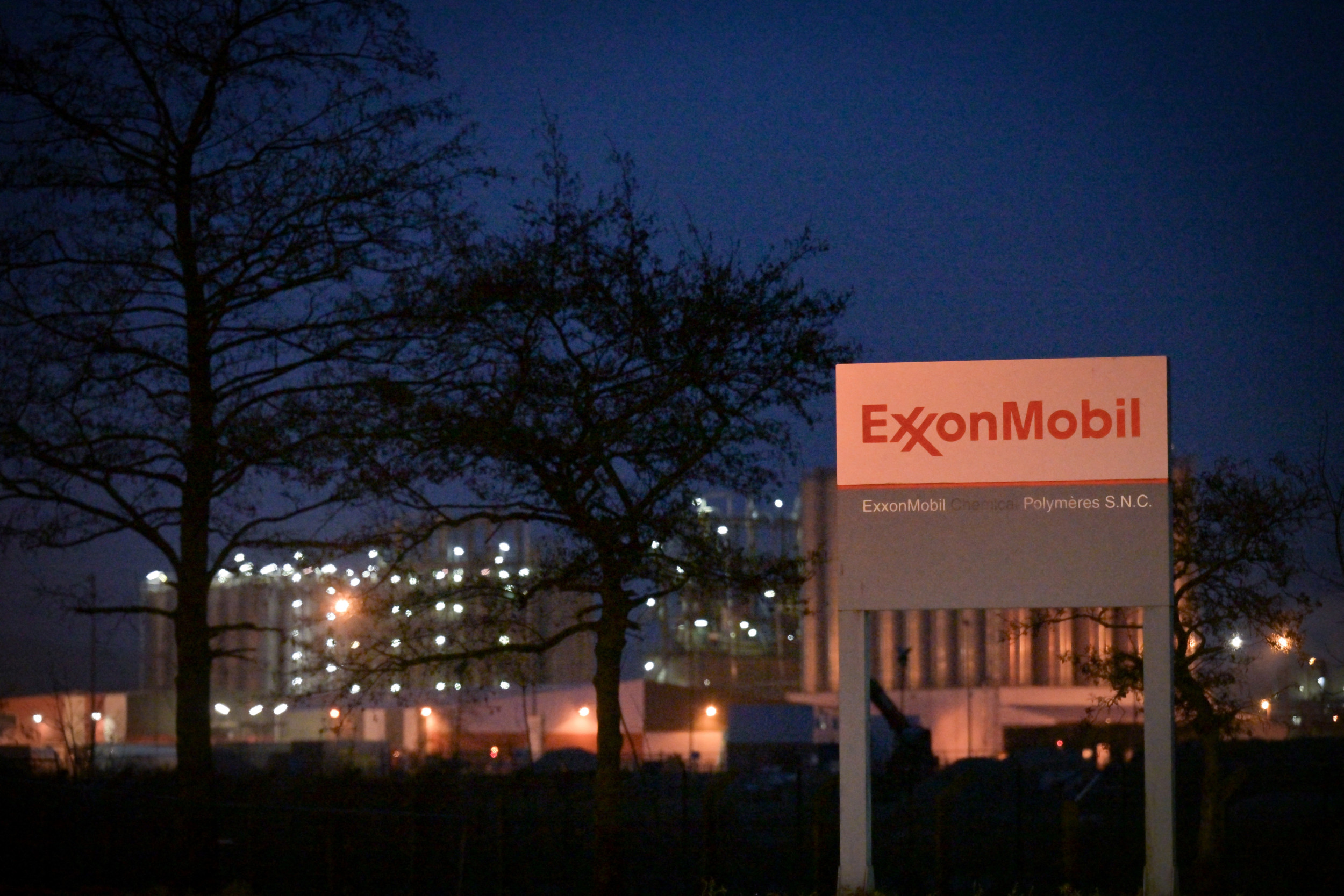 California Sues ExxonMobil Over Deceptive Plastic Recycling Claims [Video]