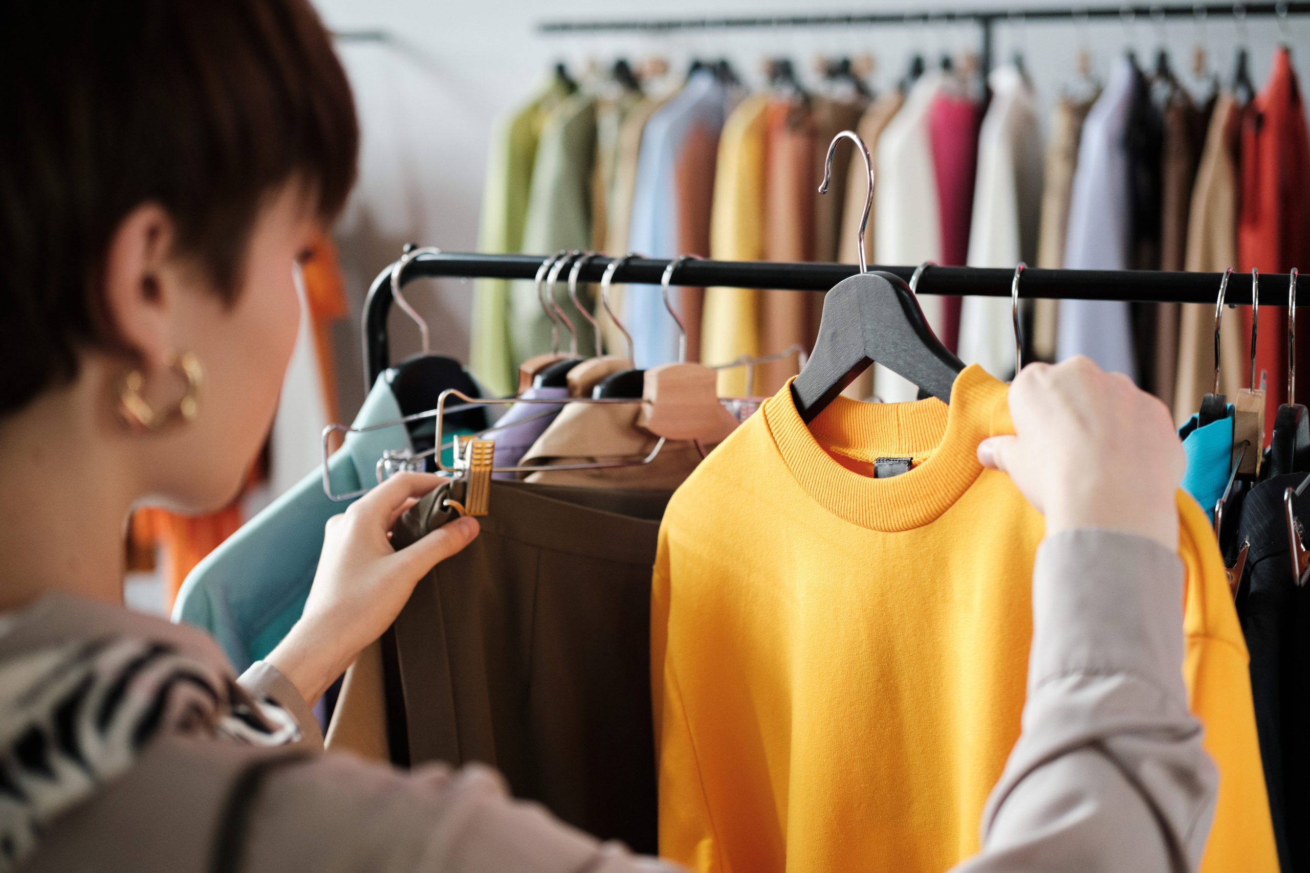 LAUSD opens free clothing boutiques for students in need [Video]