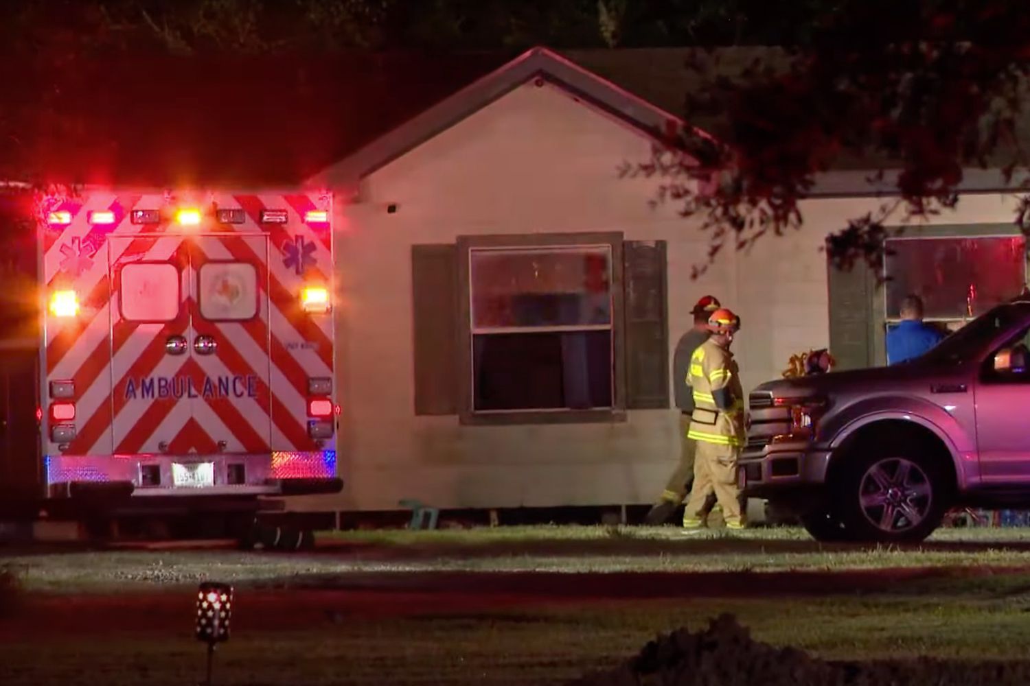 17-Year-Old Boy and Man Dead After Mobile Home Collapses on Texas Family [Video]