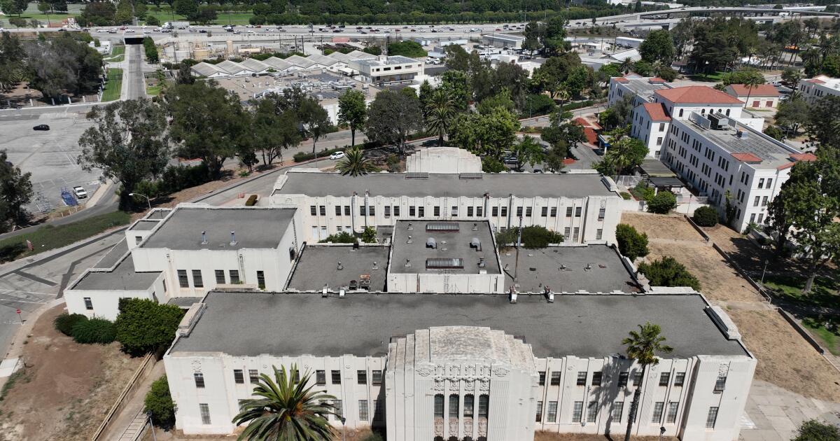 A ‘Town Center’ for vets on VA campus in West L.A., but what is it? [Video]