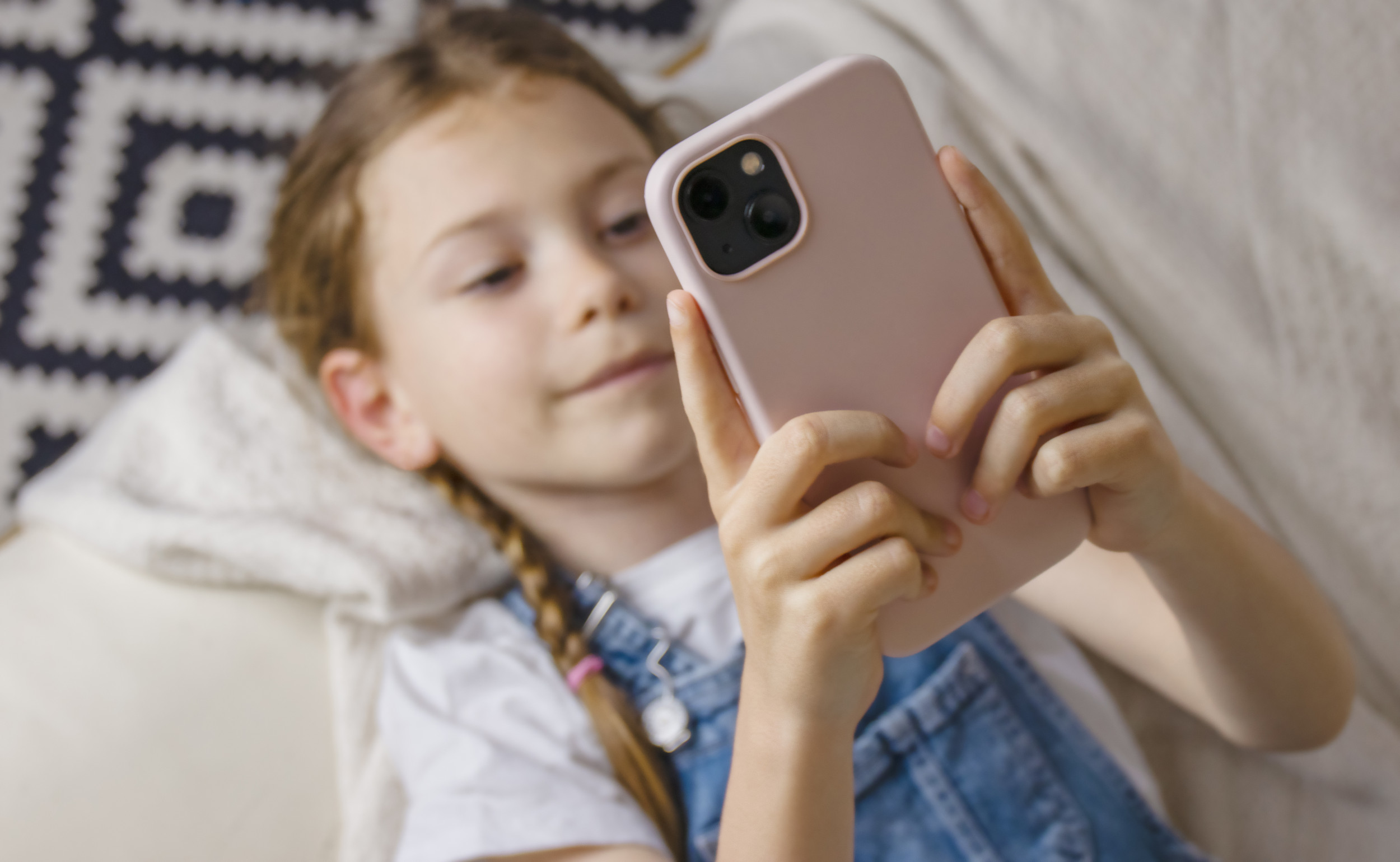 California Signs Laws Protecting Child Influencers From Financial Abuse [Video]