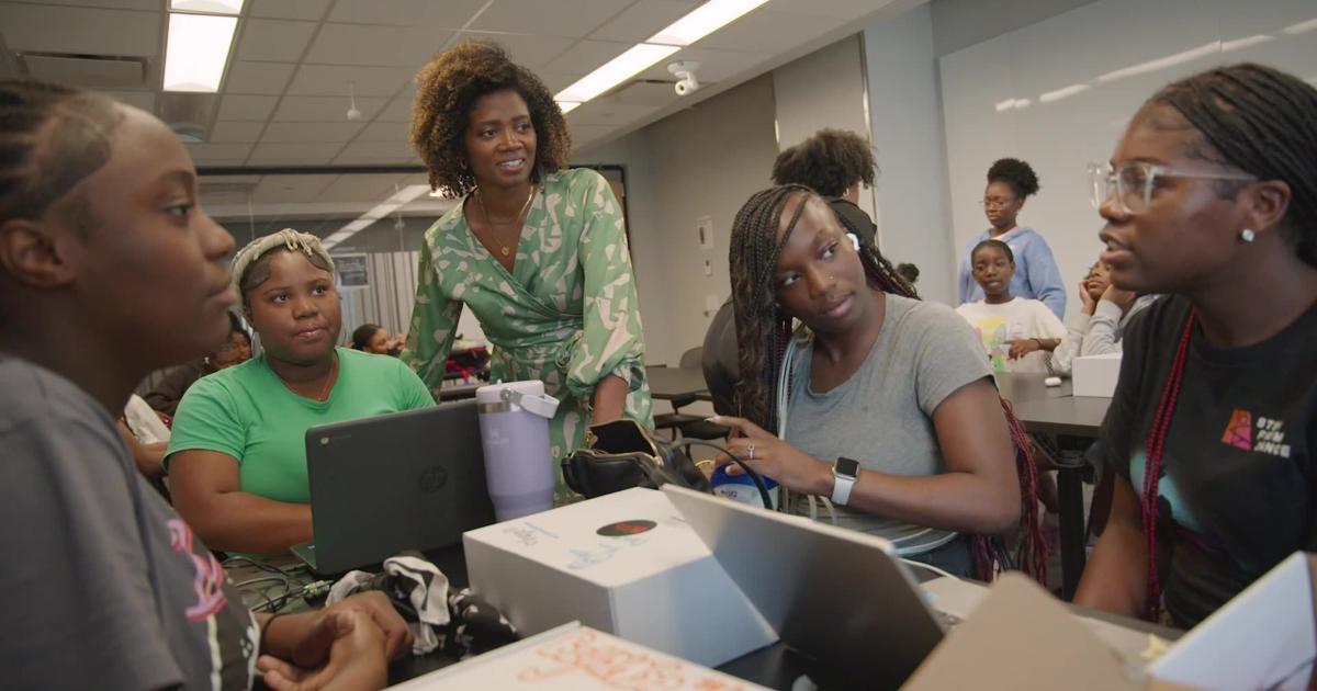 She was one of the only Black women in her engineering program. Now, this MIT grad is using dance to introduce a new generation to STEM | Nation & World [Video]