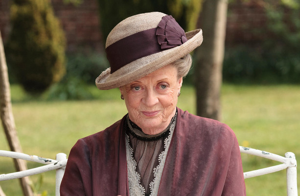 Actress Maggie Smith, best known for roles in Downton Abbey and Harry Potter films, has died [Video]