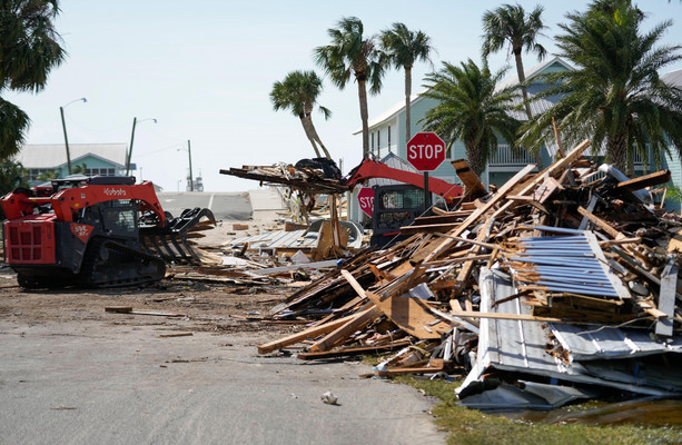 Hurricane Helene leaves at least 35 dead and knocks out power for millions in southeast US [Video]