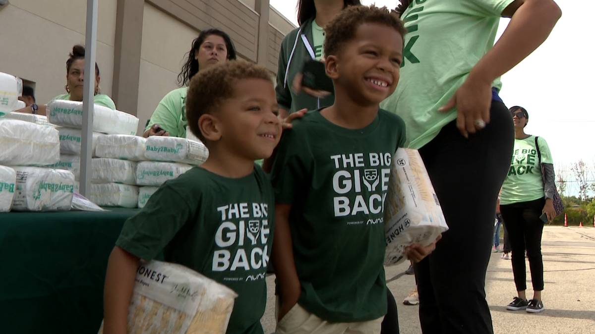 Community and Giannis’ family rally for Milwaukee Diaper Mission [Video]