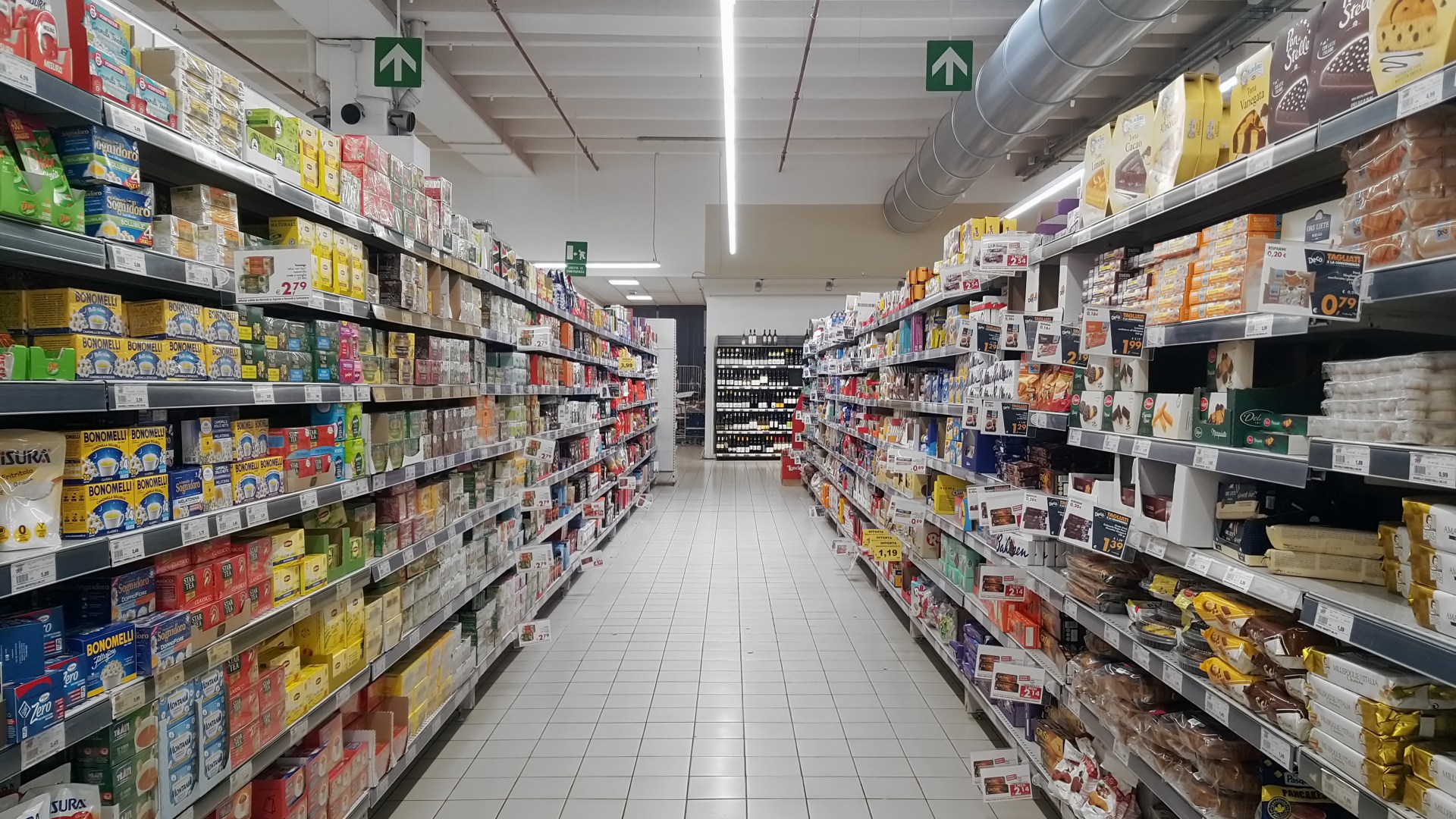 Shoppers sweep 2 Lurpack from supermarket shelves hoarding 