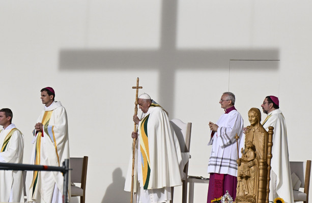 Pope denounces abuse cover-ups and calls for ceasefire in ‘martyred’ Lebanon as he ends Belgium trip [Video]