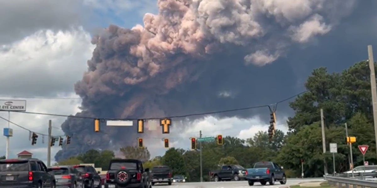 Large plume rises from Rockdale County chemical plant fire [Video]