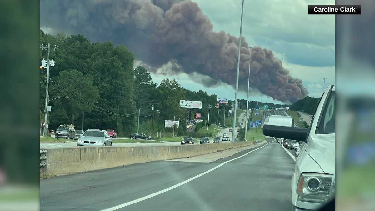 A reaction following a fire at a chemical plant outside Atlanta forces evacuations and road closures [Video]