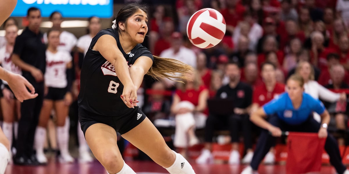 Husker volleyball sweeps another ranked team, welcomes back Batenhorst [Video]