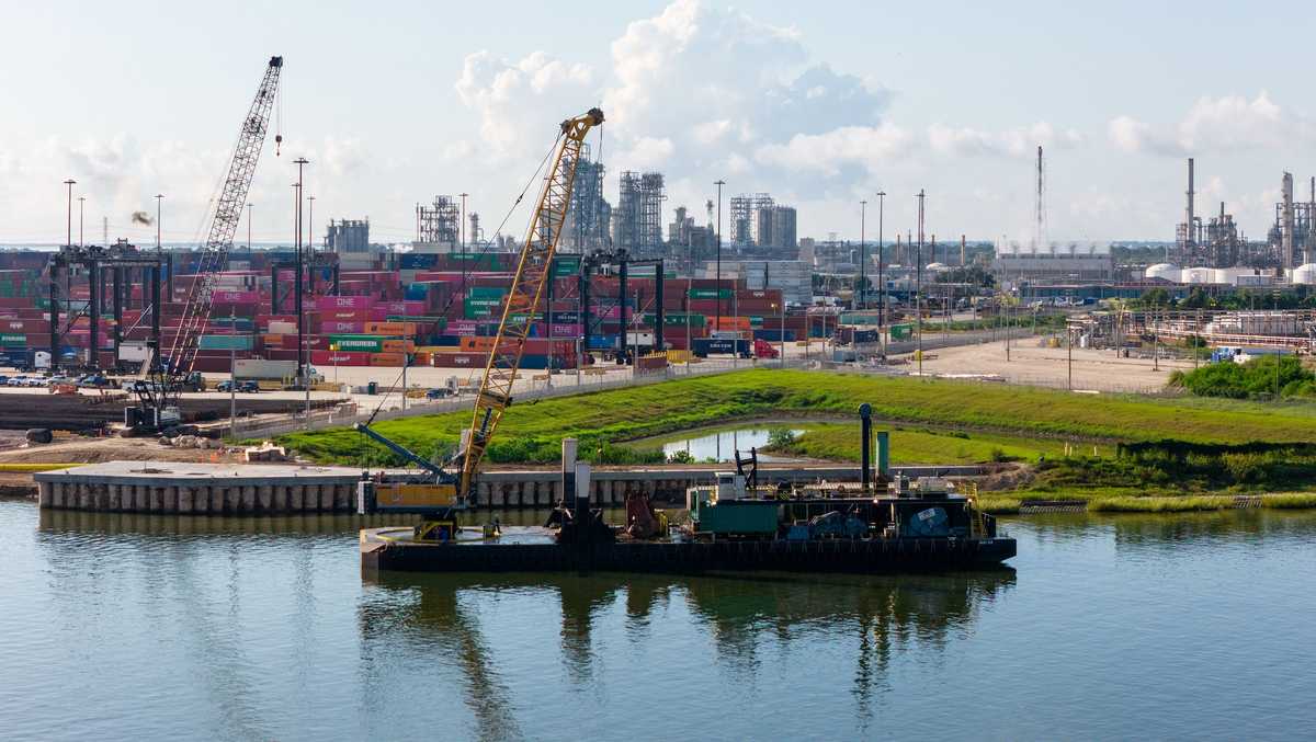 Time running out to avoid crippling US port strike [Video]