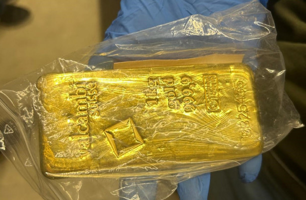 Man appears in court and two women arrested over 1.4m gold bullion and cocaine seizure [Video]